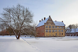 Huelshoff moated castle, near Havixbeck, Muensterland, North Rhine-Westphalia, Germany