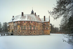 Vischering moated castle, near Luedinghausen, Muensterland, North Rhine-Westphalia, Germany