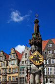 Standbild Roland vor historischen Bürgerhäusern am Marktplatz, Hansestadt Bremen, Deutschland, Europa
