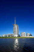 Blick zum neuen Hafen mit  Klimahaus 8° Ost, Atlantic Hotel Sail City und Einkaufszentrum Mediterraneum, Bremerhaven, Hansestadt Bremen, Deutschland, Europa