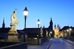 Alte Mainbrücke und Altstadt von Würzburg im Abendlicht, Würzburg, Bayern, Deutschland