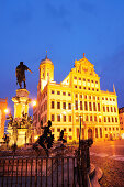 Augustusbrunnen am Rathausplatz mit Rathaus, Nachtaufnahme, beleuchtet, Augsburg, Bayern, Deutschland