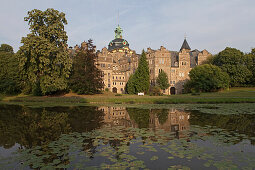 Bückeburg Castle and moat with reflection, Bückeburg, Lower Saxony, northern Germany