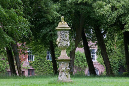 Goblet, landscape garden, Lutetsburg castle, Lutetsburg, Lower Saxony, Germany