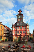 Restaurant guests on the market square, town hall and market fountain in the background, Heppenheim, Hessische Bergstrasse, Hesse, Germany