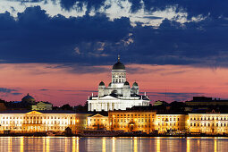 Hafenbecken und Repräsentationsbauten an der Norra und Pohjois Esplanade und der Dom von Helsinki, Kathedrale Tuomiokirko, Helsinki, Finnland