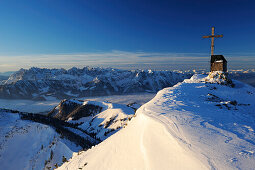 Cross and chapel on the summit of Geigelstein, Kaisergebirge mountain range in the background, Geigelstein, Chiemgau mountain range, Bavarian Alps mountain range, Upper Bavaria, Bavaria, Germany