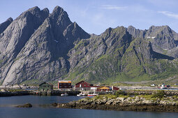 Idyllisches Fischerdorf Sund, Flakstadoy, Lofoten, Norwegen, Europa