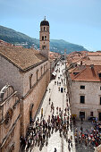 Blick von der Stadtmauer auf die Hauptstraße, Stradun, Altstadt, Dubrovnik, Dalmatien, Kroatien