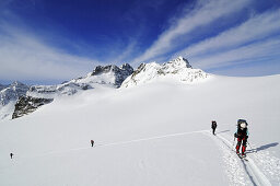 Ski mountaineers on their way to Piz Buin, Engadin, Grisons, Switzerland, Europe