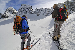 Ski mountaineers on their way to Piz Buin, Engadin, Grisons, Switzerland, Europe