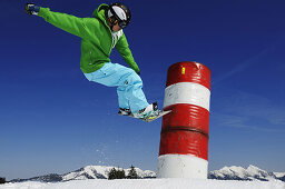 Snowboarder under blue sky, Funpark, Reit im Winkl, Chiemgau, Upper Bavaria, Bavaria, Germany, Europe