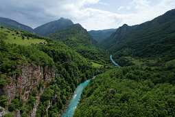 Blick von Tara Brücke auf Tara Tal und Fluss, Montenegro, Europa
