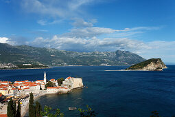 Stadtansicht mit Glockenturm der Sveti Ivana Kathedrale, Budva, Montenegro, Europa