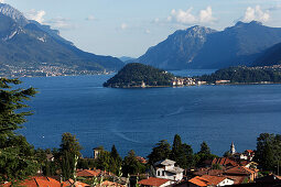 Menaggio, Blick auf Bellagio, Comer See, Lombardei, Italien