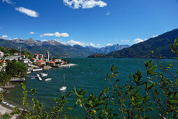 Aussicht auf Cremia, Hinergrund die Berge Piz Stella und Surettahorn, Comer See, Lombardei, Italien