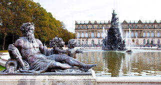 Fountain of Herrenchiemsee with Herrenchiemsee Castle, Chiemsee, Chiemgau, Upper Bavaria, Bavaria, Germany