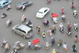 Verkehr an Straße in Hanoi, Hanoi, Vietnam, Asien