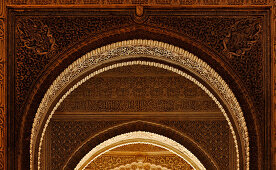 Reiche Verzierung, Bogen einer Kathedrale im orientalischen Stil, Granada, Alhambra, Andalusien, Spanien, Mediterrane Länder