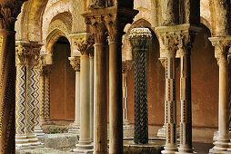 Säulengang, Dom von Monreale, Monreale, Palermo, Sizilien, Italien