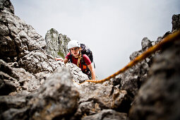Female mountaineer at Kopftoerlgrat, Ellmauer Halt, Kaiser Mountain Range, Tyrol, Austria