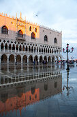 Markusplatz im Regen, Piazza San Marco, Venedig, Italien