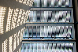 Solaranlage auf einem Glasdach, Fraunhofer Institut, Freiburg im Breisgau, Baden-Würtemberg, Deutschland