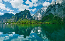 Königssee mit Wallfahrtskapelle St. Bartholomä und Watzmann Ostwand, Berchtesgadener Land, Oberbayern, Deutschland, Europa