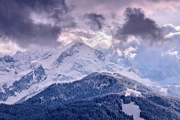 Alpspitze unter Wolken, Wettersteingebirge, Oberbayern, Deutschland, Europa