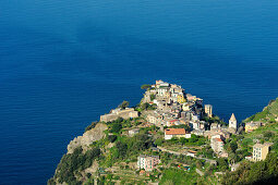 Blick auf Corniglia, Cinque Terre, Ligurien, Italien