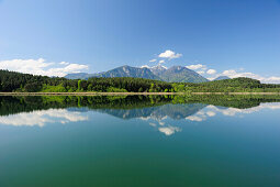 Karawanken spiegeln sich im Turnersee, Turnersee, Kärnten, Österreich, Europa