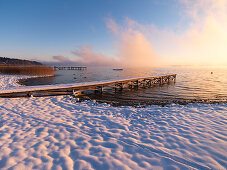 Winterstimmung in Gstadt am Chiemsee bei Sonnenuntergang, Chiemgau, Bayern, Deutschland