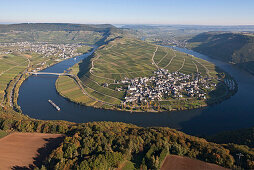 Aerial view of the Moselle river at Piesport and Minheim, Eifel, Rhineland Palatinate, Gemany, Europe