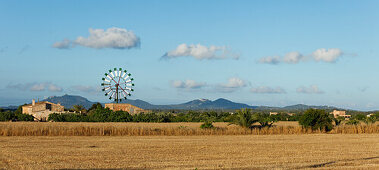 Windrad, Landhaus, bei Campos, Mallorca, Balearen, Spanien, Europa