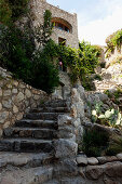 Steintreppe zu einem alten Steinhaus, Labeaume, Ardeche, Rhône-Alpes, Frankreich