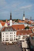 Blick vom Rathaus Turm über den Rathausplatz (Raekoja Plats), Tallinn, Estland, Europa