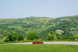 Oldtimer auf der Landstrasse, Monte Cerignone, Pesaro Urbino, Italien, Europa