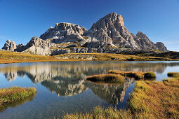 Bödensee mit Schusterplatte, Gebiet Drei Zinnen, Dolomiten, UNESCO Weltnaturerbe, Südtirol, Italien