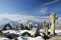 Cairns at Peterskoepfl with view towards Zillertal mountain range, Zillertal Alps, Zillertal, Tyrol, Austria