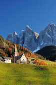 St Magdalena in front of Geisler range in autumn, St Magdalena, valley of Villnoess, Dolomites, UNESCO World Heritage Site Dolomites, South Tyrol, Italy, Europe