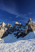 Felszacken der Pala mit Cimon della Pala im Schnee, Palagruppe, Dolomiten, UNESCO Weltnaturerbe Dolomiten, Trentino, Italien, Europa