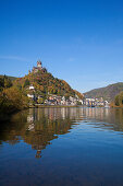 Blick über die Mosel zur Reichsburg, Cochem, Rheinland-Pfalz, Deutschland, Europa