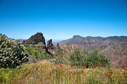 Blick auf Berge und das Dorf El Roque, Gran Canaria, Kanarische Inseln, Spanien