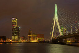 Erasmusbrücke bei Nacht, Rotterdam, Südholland, Niederlande