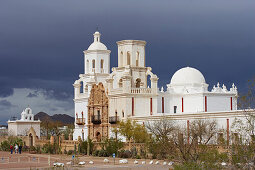 Mission San Xavier del Bac, Tucson, Sonora Desert, Arizona, USA, America