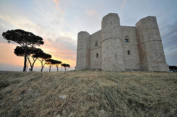 Castel del Monte bei Sonnenuntergang, Apulien, Italien