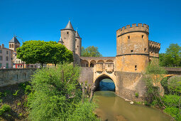 Porte des Allemands, das Stadttor über dem Fluss Seille, Metz, Lothringen, Frankreich, Europa