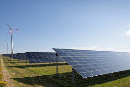 Solaranlage Windpark, Windpark und Solaranlage an der A 14 bei Bockelwitz, regenerative Energien, ökologisch, erneuerbar, alternative Energien