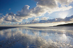 Nordstrand unter Wolkenhimmel, Insel Spiekeroog, Ostfriesland, Niedersachsen, Deutschland, Europa