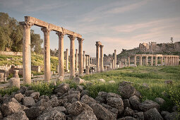 Säulenstraße in der römischen Ausgrabungsstätte, Jerash, Jordanien, Naher Osten, Asien